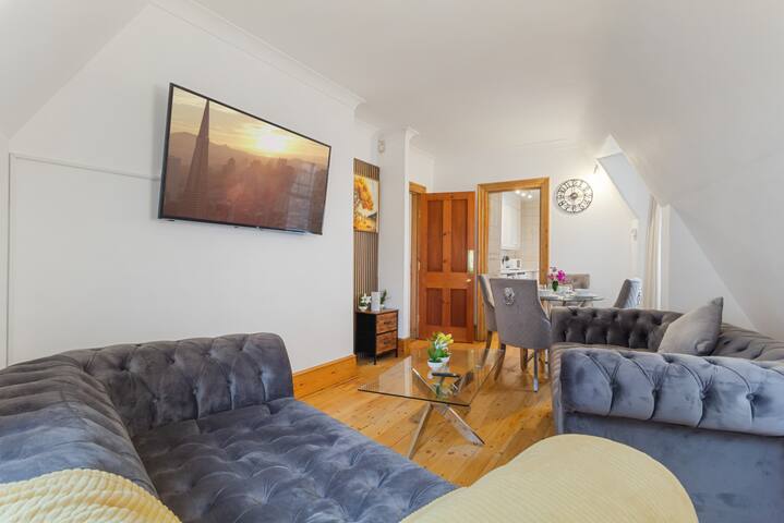 Elegant 3Bedroom in Piccadilly Circus-No Lift 4GL gallery image 3