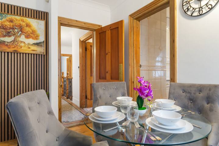 Elegant 3Bedroom in Piccadilly Circus-No Lift 4GL gallery image 2