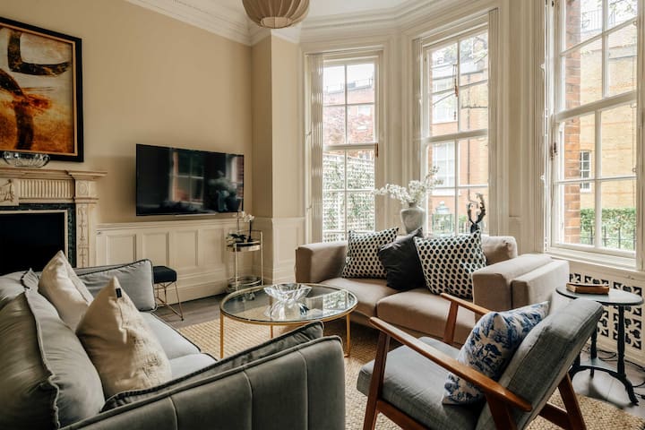 The Portrait Chamber: Elegant 3BR in Knightsbridge
