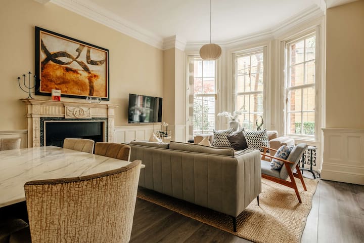 The Portrait Chamber: Elegant 3BR in Knightsbridge gallery image 4