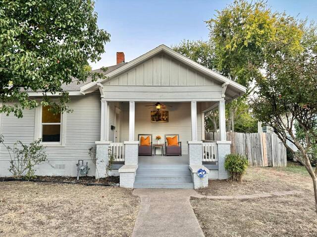 Charming Family Home Near Downtown & Zoo | 4BR 2BT