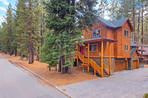 Popular Airbnb listing: Snow Summit. Huge 6BR Chalet with Game Room, Spa in Big Bear Lake