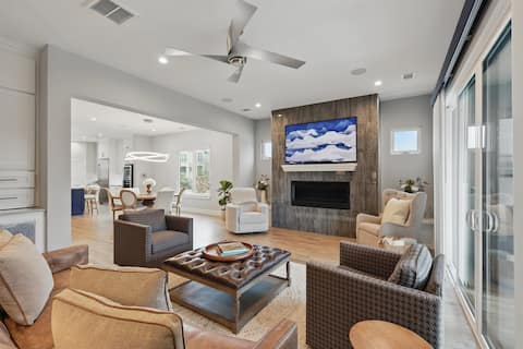 Luxury Living at its Finest – 3BD/3.5BA (Sleeps 6)