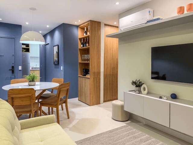 Design moderno e conforto na praia de Copacabana