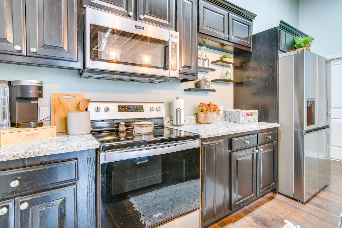 Dtwn Loft in the Heart of Monett: Pets Welcome! - Apartments for Rent in  Monett, Missouri, United States - Airbnb