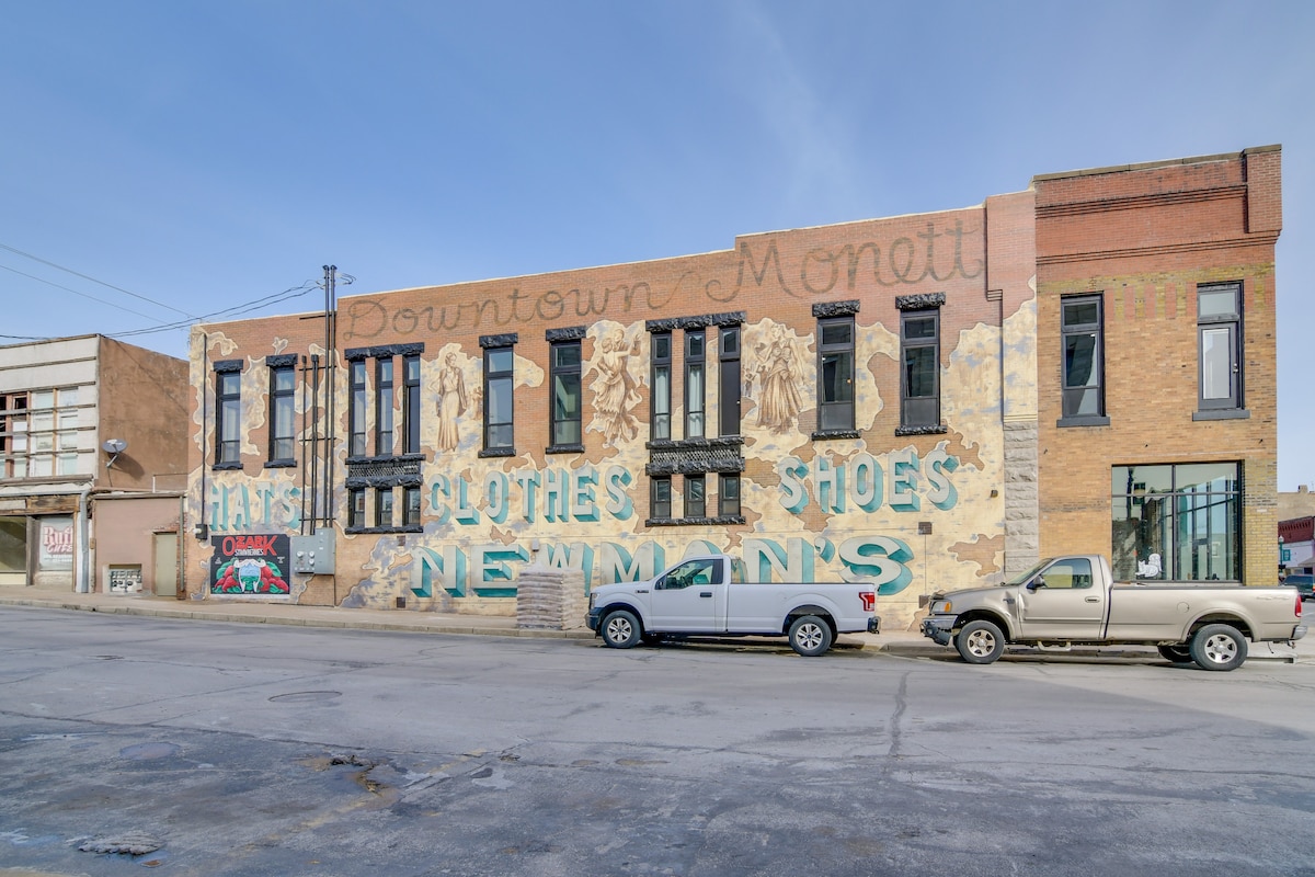 Dtwn Loft in the Heart of Monett: Pets Welcome! - Apartments for Rent in  Monett, Missouri, United States - Airbnb