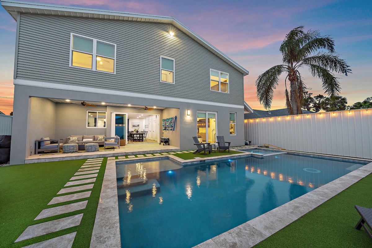 Coastal Lodge | Private Heated Pool + Hot Tub - Houses for Rent in  Sarasota, Florida, United States - Airbnb