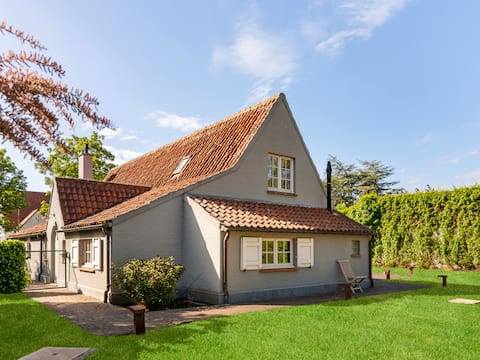 Beautiful holiday home with a large garden