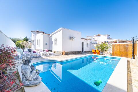 0009-Alberes House with pool