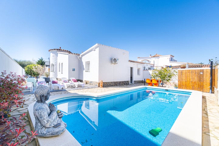 0009-Alberes House with pool