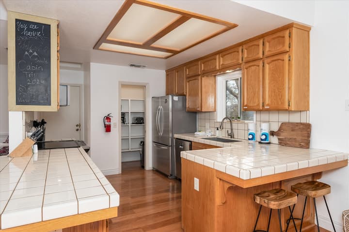 Big Sky Cabin W/ Views/hot Tub/firepit! - Bass Lake, CA