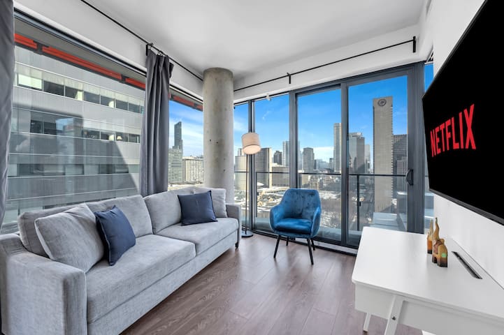 Cozy 2bdrm near Scotiabank/MTCC/Hospitals/Water