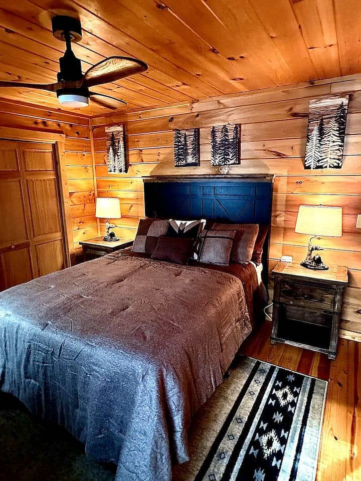 Главен апартман со брачен кревет (широк 150-179 см)!