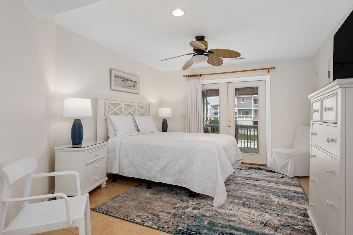 WH386: Sea Forevermore | ML Bedroom 5 - Queen, Private Bath, Deck Access