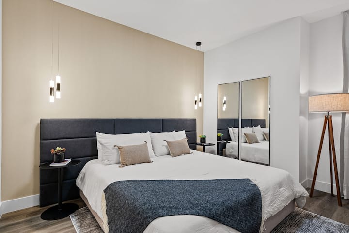 bračni apartman (širine 180 - 200 cm)