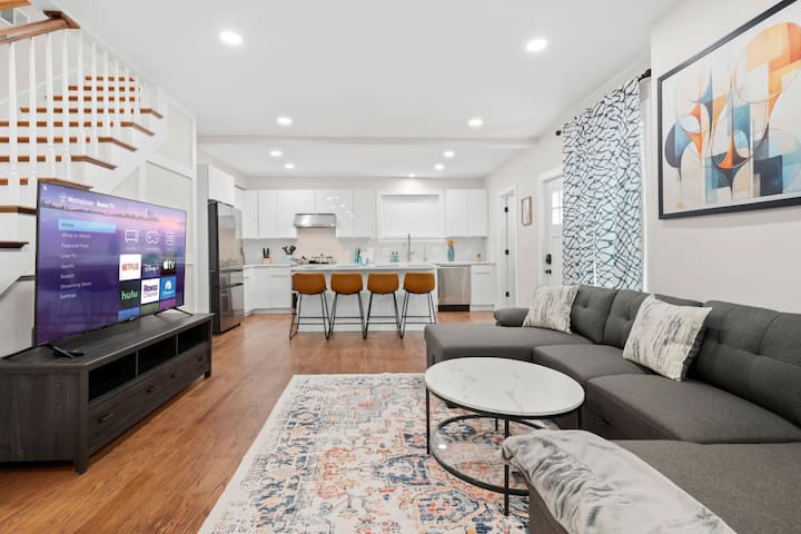 Luxury 3BR | Free Parking | Harvard/BU | ROKU TV