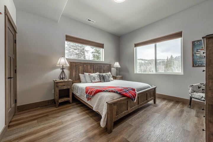 Veľká manželská posteľ