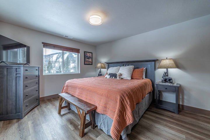 Primárna spálňa s manželskou posteľou King