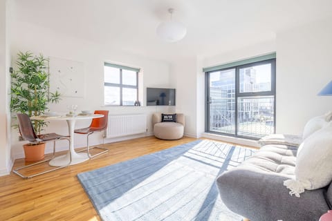Successful Airbnb property: City Centre 1BR Apartment with Free Parking in Duncairn