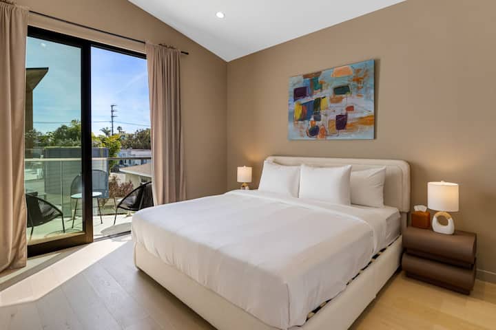 Arriba, habitación 1 con cama tamaño «king» 