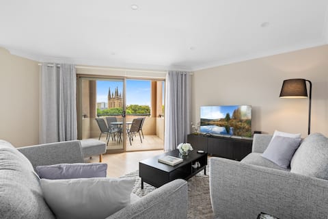 Stylish 2-Bed Camperdown Apartment with Balcony