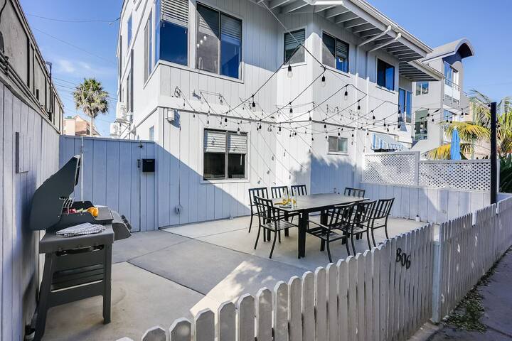 Luxury Meets Coastal Charm in North Mission Beach gallery image 2