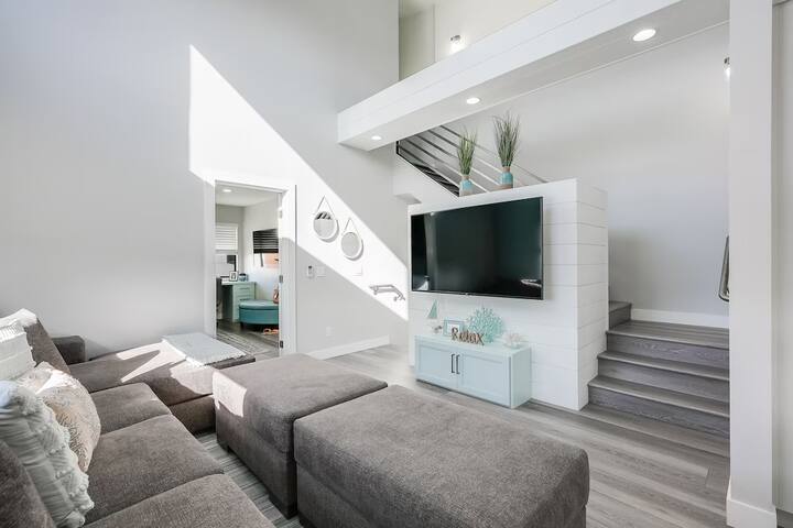 Luxury Meets Coastal Charm in North Mission Beach gallery image 4