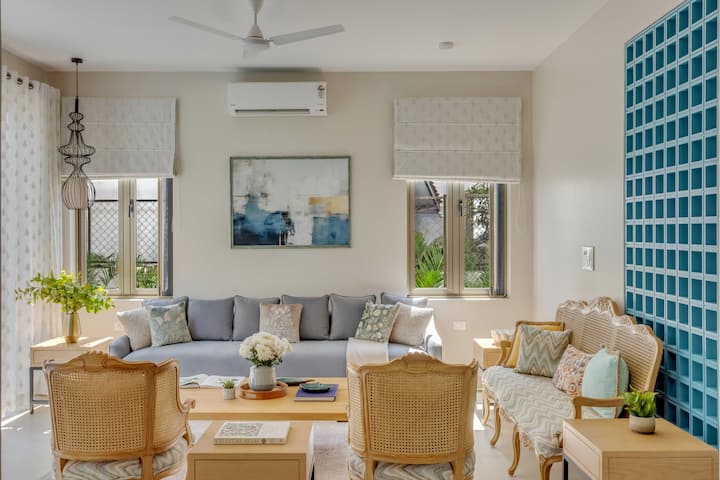 Living room image 6