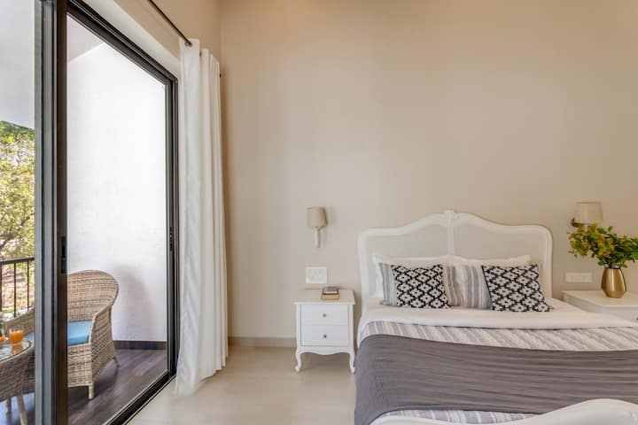 Bedroom 1 image 2