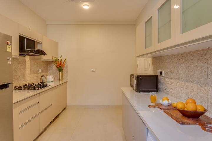 Full kitchen image 1