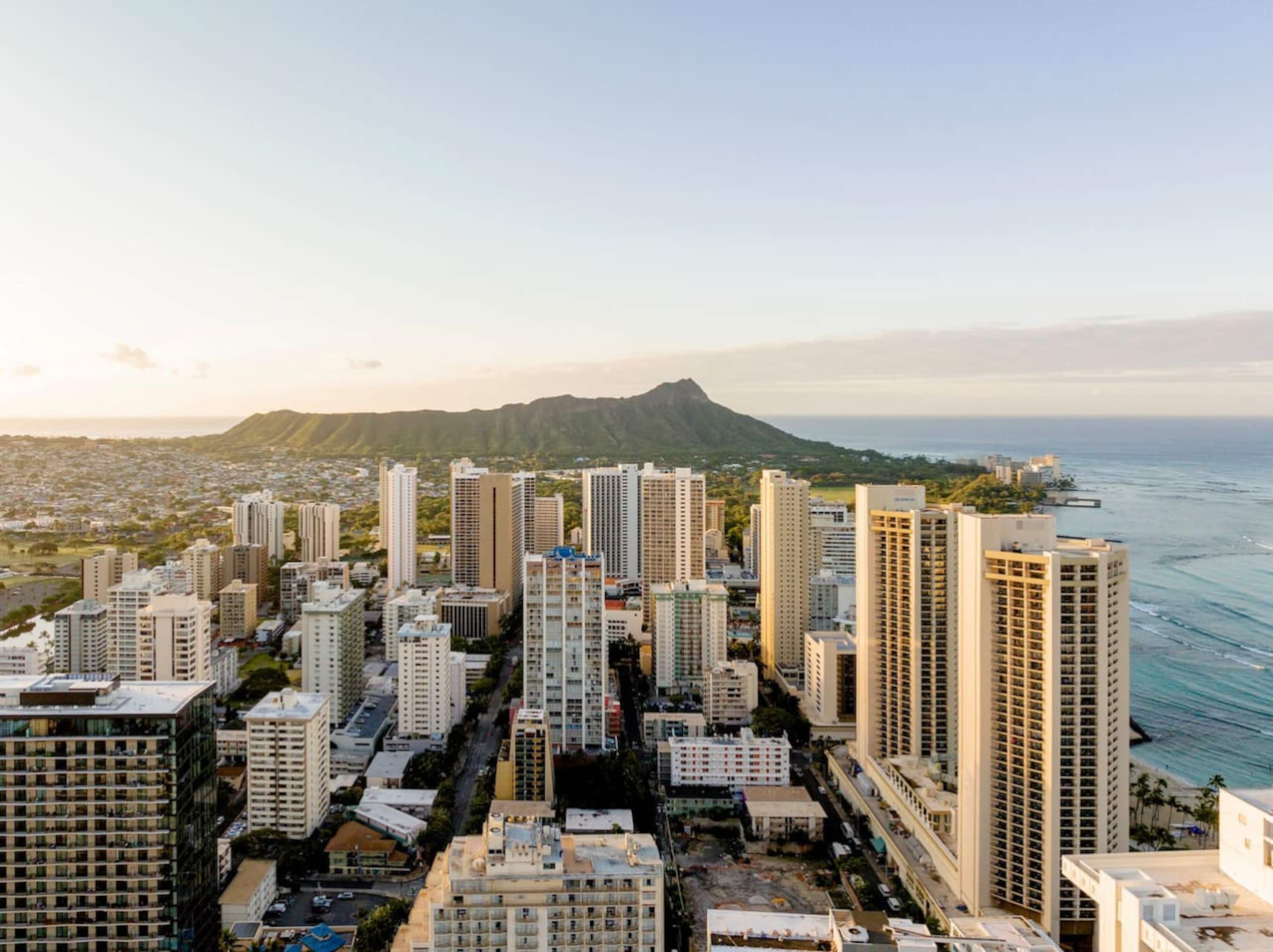 Ocean View•1 BR Corner Unit•Steps to Waikiki Beach - Image 10