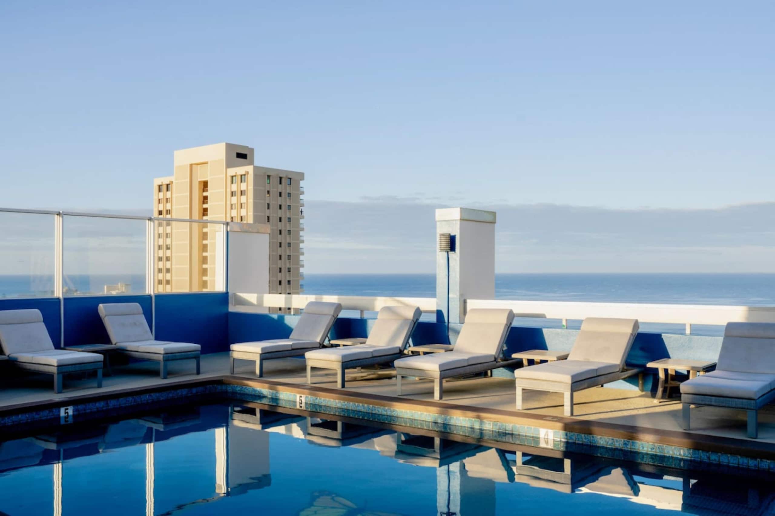 Ocean View•1 BR Corner Unit•Steps to Waikiki Beach - Image 9