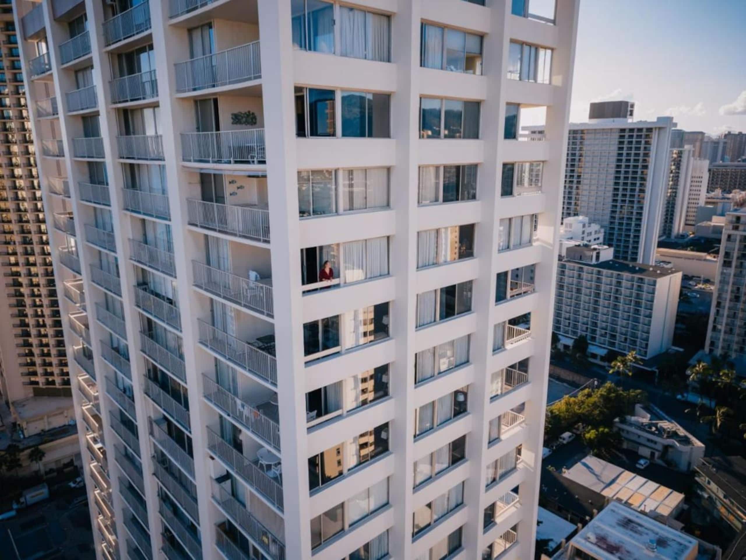 Ocean View•1 BR Corner Unit•Steps to Waikiki Beach - Image 26