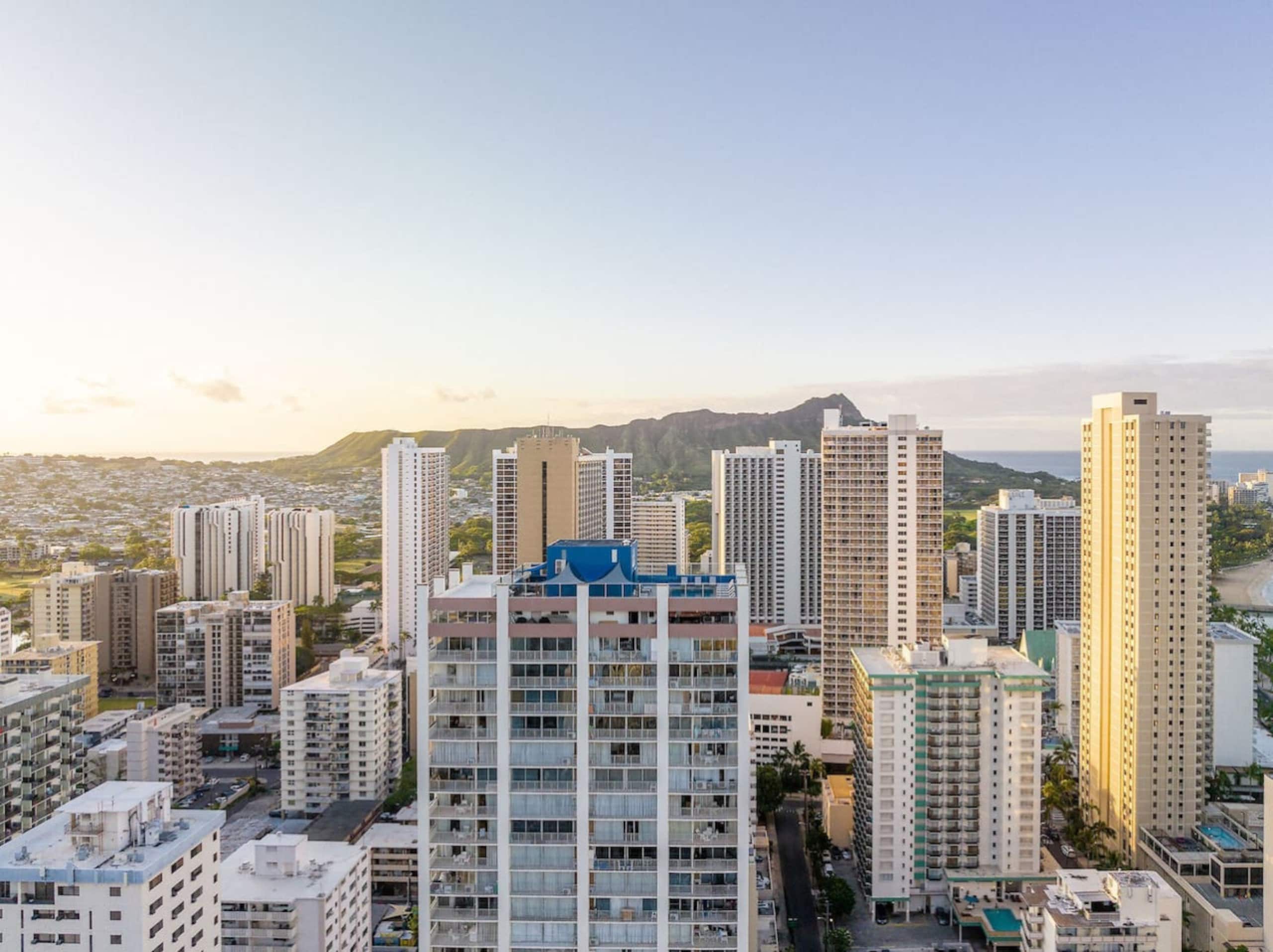 Ocean View•1 BR Corner Unit•Steps to Waikiki Beach - Image 25