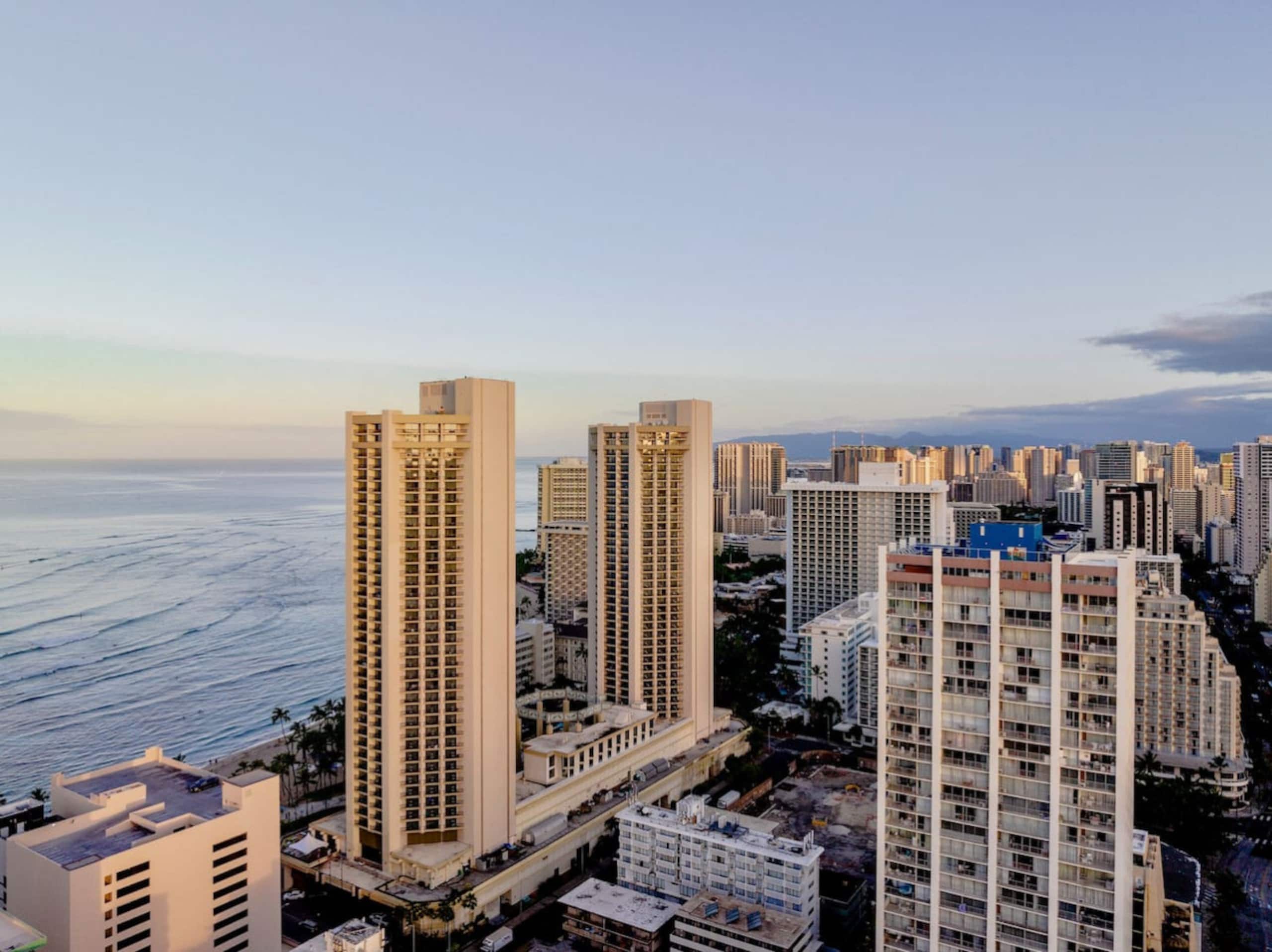 Ocean View•1 BR Corner Unit•Steps to Waikiki Beach - Image 13