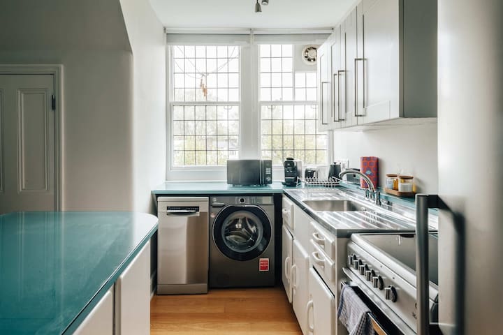 The Brontë Residence: 4BR Penthouse Knightsbridge gallery image 4