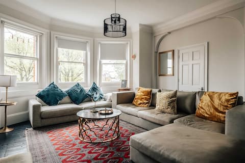 The Brontë Residence: 4BR Penthouse Knightsbridge