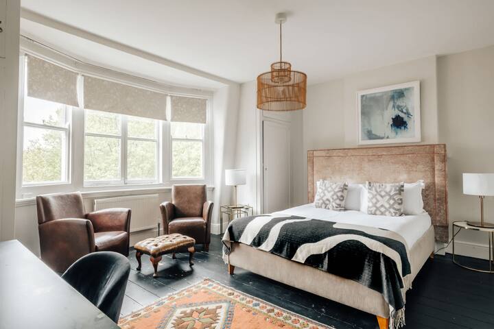 The Brontë Residence: 4BR Penthouse Knightsbridge gallery image 2