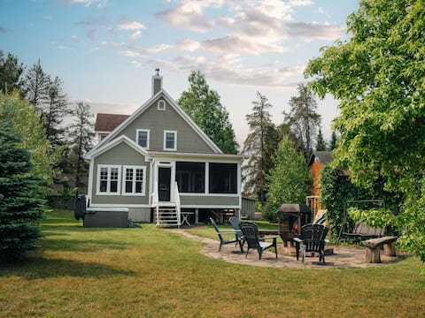 Chalet Détente: Hot Tub, Fireplace!