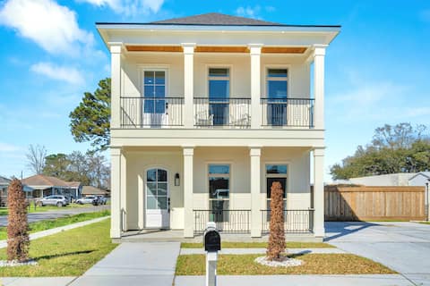 Outdoor Kitchen, 2 Living Rooms | New Construction