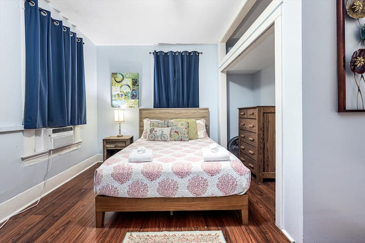 Chumba cha kulala cha malkia ghorofani