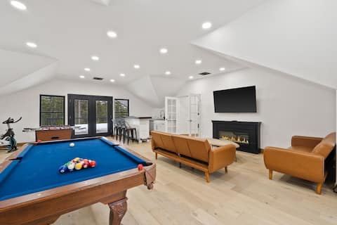 Minutes to Glacier | Mountain Retreat w/ Game Room