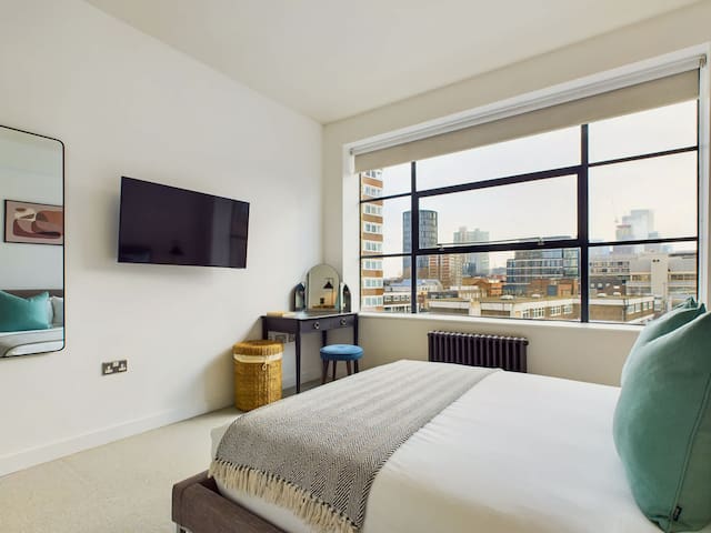 Spacious and Bright Apartment by Tech City gallery image 5