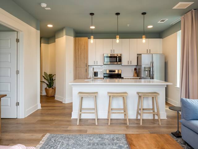 4BR Suite w/ Balcony | 12South | The Gilmore Hotel gallery image 3