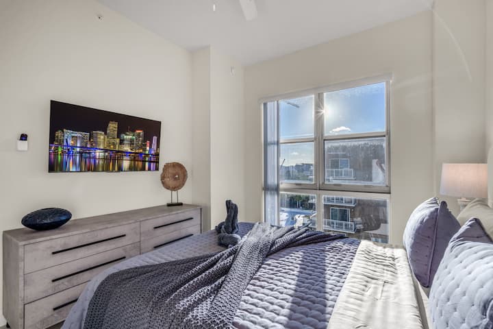13-web-or-mls-2701BiscayneBlvd8218-13