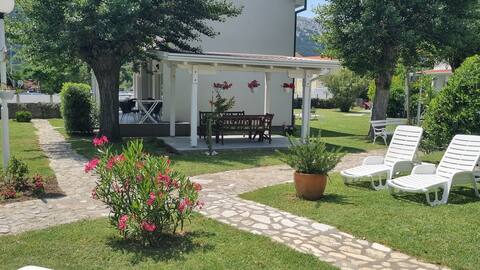 Apartments Villas Corinthia - 100m from the Beach