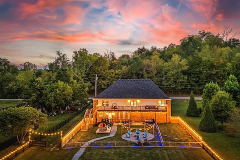 Creekside Escape w/Hot Tub Firepit Sauna Speakeasy