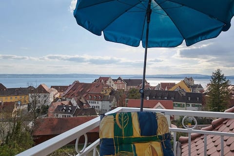 Beliebte Airbnb-Anzeige: Apartment D with lake view in Meersburg