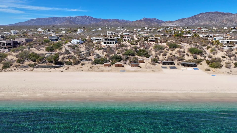 30 Knots, a container house on the Sea of Cortez, El Sargento, Baja California Sur, Mexico, photo 7 of 10