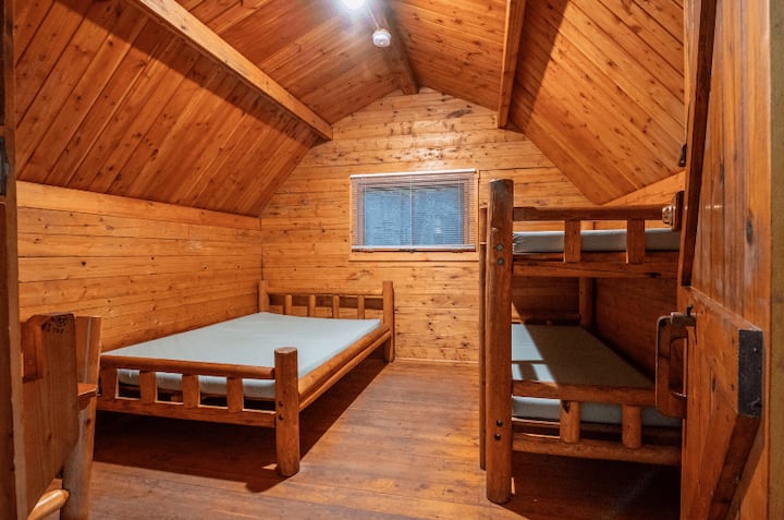 1 Room Rustic Cabin (Accessible) - Mirror Lake, Devens